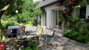 Image of Lovely house in a green setting.