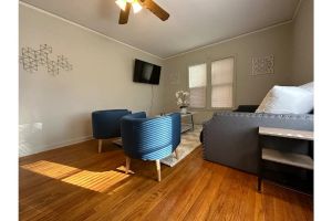 Image of Modern Midtown Apartment, 3BR, Sleeps 8