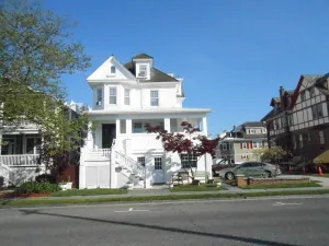 Image of OCEAN CITY, Big House, 9 Bedrooms, 8 Baths. @12th St. 5 min walk to Beach\/Boards