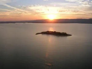 Image of Sacandaga Lake access, canoe\/kayaks, private yard, 1\/2 hr. to Saratoga