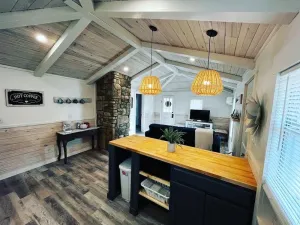 Image of River Rock Cabin - Near Spring River and Main St