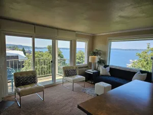 Image of Relaxing View and Walking Distance to downtown Kirkland! Easy freeway access.