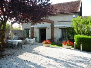 Image of ENTIRE HOUSE 3 BEDROOMS. 5 people 145 € PER NIGHT WIFI SWIMMING POOL JACUZZI