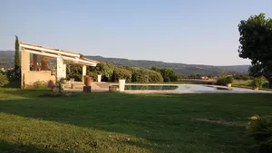 Image of Les Mûriers: 55m2 gite for 2\/4 people in a quiet location overlooking the Luberon and vineyards