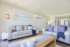 Image of Iona Blue 3 bedroom Townhouse 200m to restaurants & shops