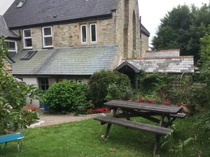 Image of Characterful cottage 10 minutes walk into town, pet friendly!