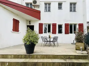 Image of Appartement T2 centre ville, charme ancien, terrasse, Wi-Fi, animal toléré - FR-1-495-117