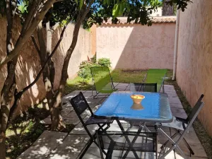 Image of Cozy Ground Floor Apartment with Garden, Near Beach & Port in Hyères