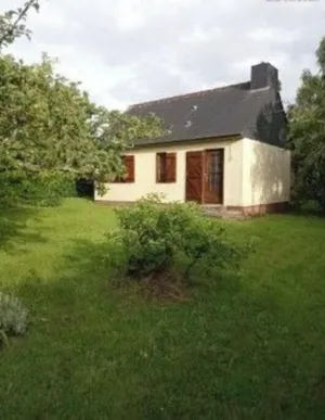 Image of House between land and sea