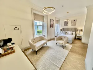 Image of 'Flora' in Allandale ApartHotel