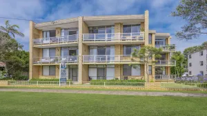 Image of 7 Beach Apartments - 41 Pacific Drive