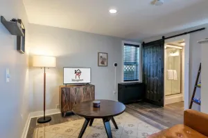 Image of Cozy 1 BR + 4min Walk to Downtown [Blueberry Hill]