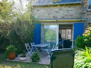 Image of Coastal House for 6 with Private Garden, 300m from Beach, Near Shops, and Sporting Activities