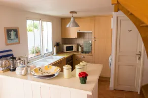Image of Mid Island Cottage with large sunny garden