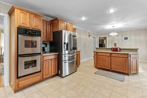 Image of Quiet 3-bedroom home with kitchen & living room