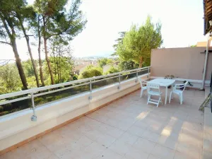 Image of Large terrace of 30 m² with sea view! Private parking.