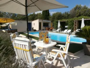 Image of Domaine de Château-Vieux Studio ***, swimming pool, jaccuzzi, pétanque, fitness.