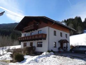 Image of Nice apartment for 6 guests with TV, balcony and parking