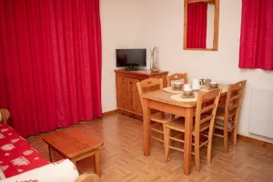 Image of Wifi, 2nd floor, swimming pool, balcony, tv, ski locker, 25m², Puy-Saint-Vincent