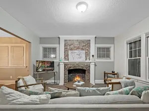 Image of Chic 2br Duplex Free Parking Near Hospitals