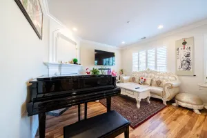 Image of 6 Bedrooms *May House* Gated Close to Chinatown