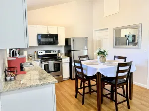 Image of Cozy\/ Entire 2 Beds & 1 Bath Apartment. Private Entry.15 min from Airport