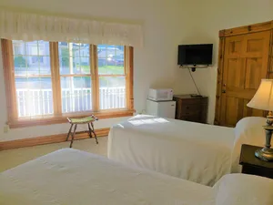 Image of Historic Hardware Inn with River Views: Suite 102