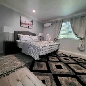 Image of Modern Residence in Torrance 15 mins from LAX