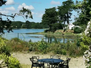 Image of Exceptional house with view and direct access to the sea, nestled in a quiet wooded park