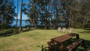 Image of Tuppys on the Lake