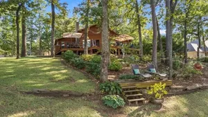 Image of Lakefront Cottage- late summer price decrease!
