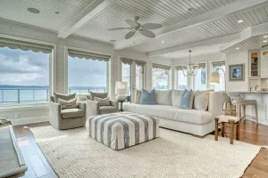 Image of Luxury Lakefront Home Perfect for Family Getaway!