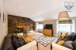 Image of City Centre, Newly Refurbished Stylish Apartment