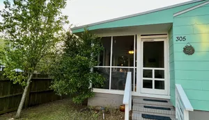 Image of \"Perfect location!\" Walk everywhere! Dogs Yay! Special 10% off June 14-20