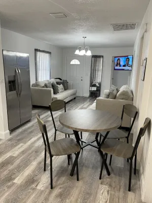 Image of Fully Remodeled Lakeland Home, close to I4 & shopping
