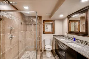 Image of 2 Master Suites\/3 King Beds\/4 Bath\/Mins to Airport
