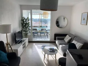 Image of Résidence Porquerolles - Joli T1 à Bandol avec vue petite vue mer MAE-8734