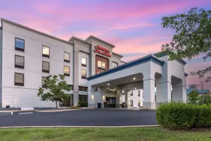 Image of Hampton Inn & Suites Louisville East
