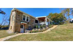 Image of Cozy, stylish, country studio minutes from downtown Waynesville.
