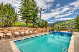 Image of Top Floor Loft with Free WiFi, Shared Pool & Hot Tub - Steps to Gondola Square