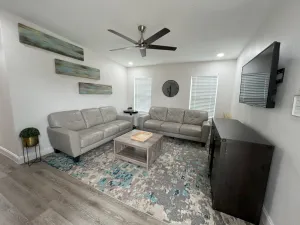 Image of Cozy Gem mins from beach!