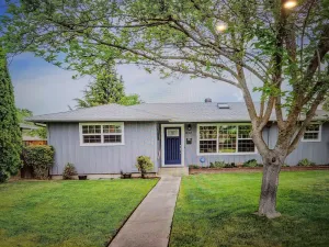 Image of La Bella Vista. Close to downtown & shopping, public transportation.