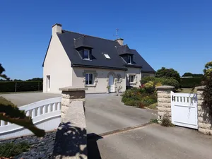 Image of Detached house between sea and countryside