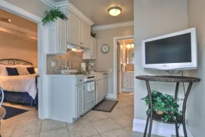 Image of Cozy ocean-view condo near town & beach with full kitchen