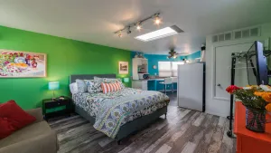 Image of Bright and Cheery Private Nob Hill Loft - 5 minutes from the Airport