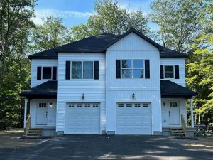 Image of NEW 3 bedroom - Thoroughbred Farm & Lake Views!