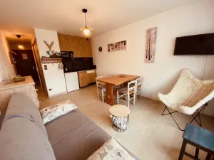 Image of Studio cabine rénové avec balcon près des pistes et village à La Clusaz - FR-1-459-194