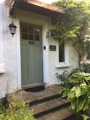 Image of White Cottage - Quaint & cosy railway cottage just a stone's throw from beach