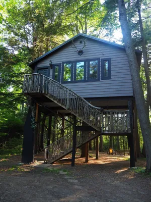 Image of Spacious Tree House w\/ River & Trail Access