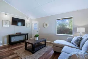 Image of Pawnee 2 - Newly Renovated Duplex